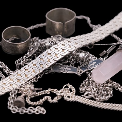 Lot 1187 - Vintage silver / white metal jewellery,...