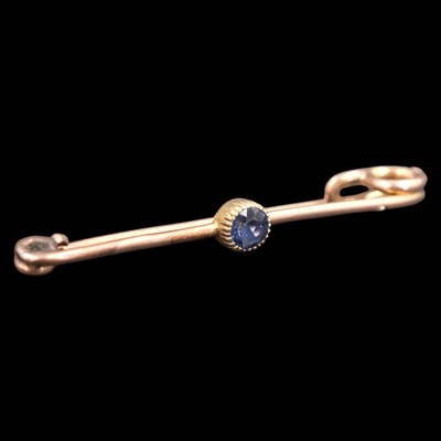 Lot 1260 - A late 19th / early 20th Century sapphire and...