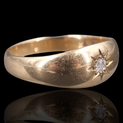 Lot 1263 - A George V diamond solitaire ring, comprising...