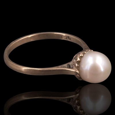 Lot 1269 - A vintage pearl solitaire ring, comprising a...