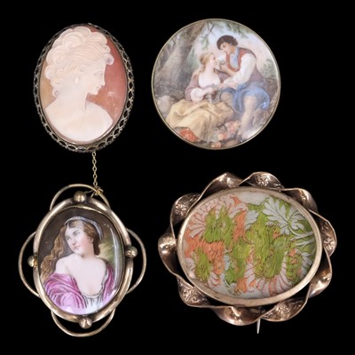 Lot 1416 - Four late Victorian / early 20th Century gilt...