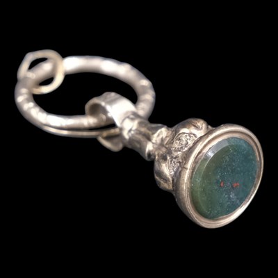 Lot 1393 - A diminutive Victorian bloodstone and...