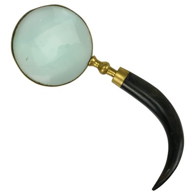 Lot 631 - A horn-handled magnifying glass, 26 cm