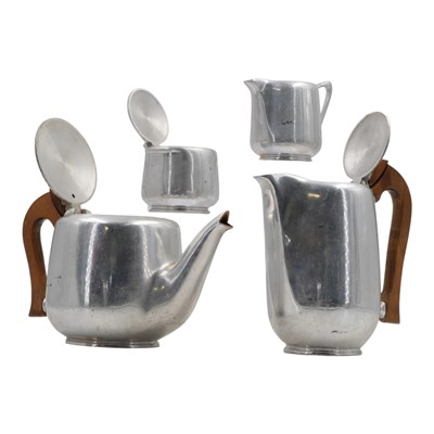 Lot 846 - A mid-century four-piece Picquot Ware tea set