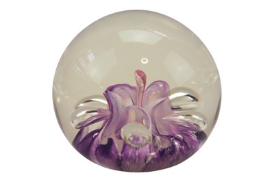 Lot 1059 - A Selkirk Scottish glass paperweight, late...