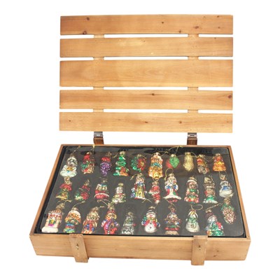 Lot 1044 - A cased set of 30 Thomas Pacconi Christmas...