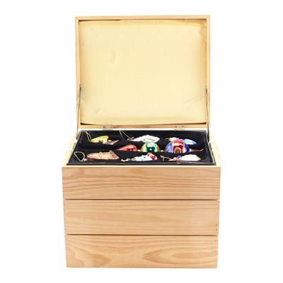 Lot 1045 - A chest of Thomas Pacconi "Museum Series"...