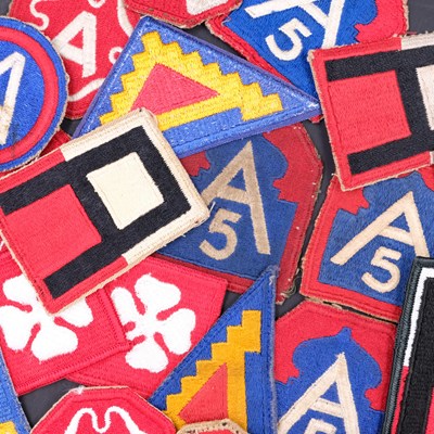 Lot 43 - A group of Second World War and later US Army...