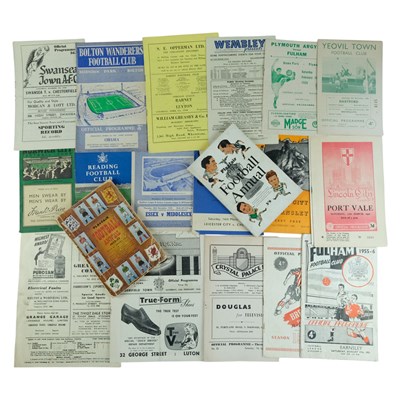 Lot 561 - A group of 1950s football matchday programmes...