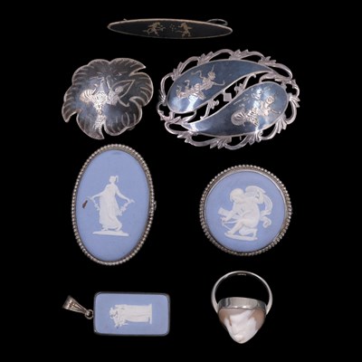 Lot 1205 - Vintage white metal-mounted Wedgwood, Siamese...