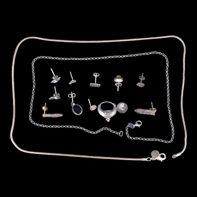 Lot 1210 - Scrap silver / white metal, 22 g