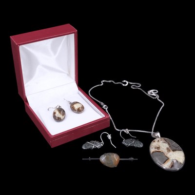 Lot 1217 - A contemporary septarian earring and necklace...