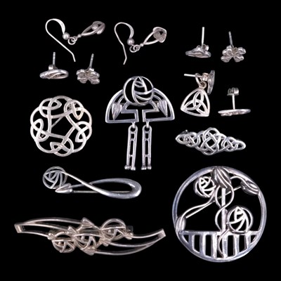 Lot 1245 - A group of contemporary silver / white metal...
