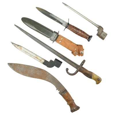 Lot 231 - An M3-style fighting knife, together with a...