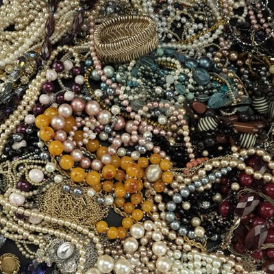 Lot 1432 - A large group of vintage and modern costume...
