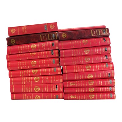 Lot 556 - A large quantity of Manchester United Football...