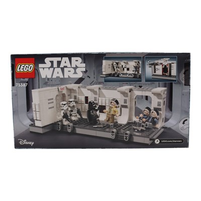 Lot 711 - A LEGO Star Wars 75387 Boarding the Tantative...