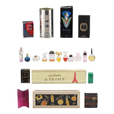 Lot 823 - A group of vintage and contemporary perfume...