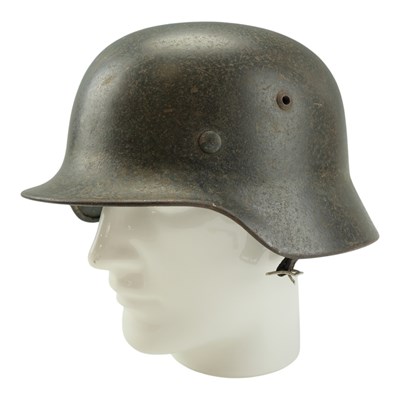 Lot 129 - A German Third Reich Model 1935 steel...
