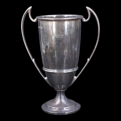 Lot 1077 - A 1930s silver trophy, with reeded collar and...