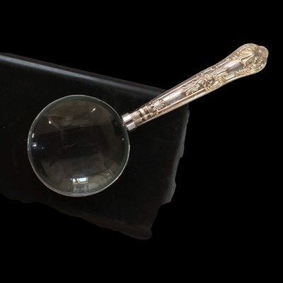 Lot 1085 - A 1980s silver-handled magnifying glass, 12 cm
