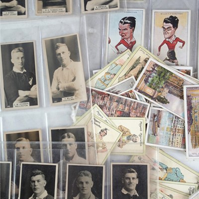 Lot 355 - A small quantity of vintage cigarette...