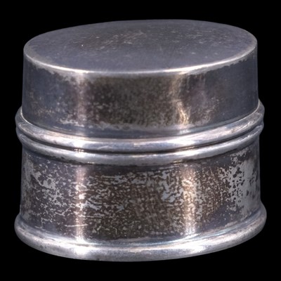 Lot 1089 - A George V silver ring box, of oval-section...