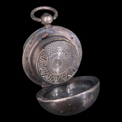 Lot 1095 - A Victorian silver fob sovereign coin case, 33...