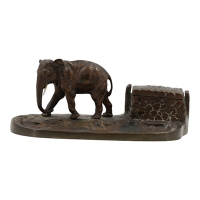 Lot 871 - An early 20th Century bronze ink standish in...