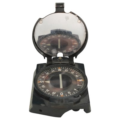 Lot 138 - A German Third Reich military compass