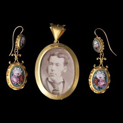 Lot 1390 - A late Victorian / early 20th Century...