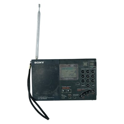 Lot 655 - A Sony ICF-SW7600GR world band radio receiver