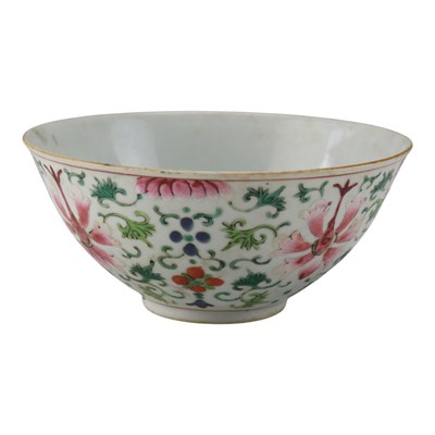 Lot 948 - A Qianlong Chinese famille rose porcelain ogee...