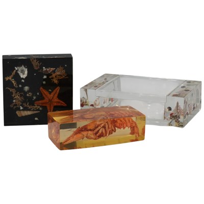 Lot 521 - A vintage Clearfloat table cigarette...