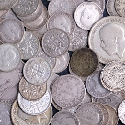 Lot 410 - Georgian and later silver coins, 138 g