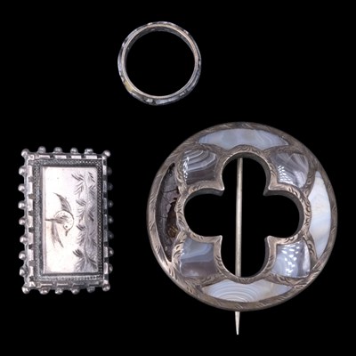 Lot 1255 - A Victorian Scottish polished agate annular...