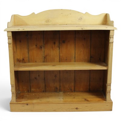 Lot 1607 - A small pine open bookcase, 90 cm x 26 cm x 85 cm